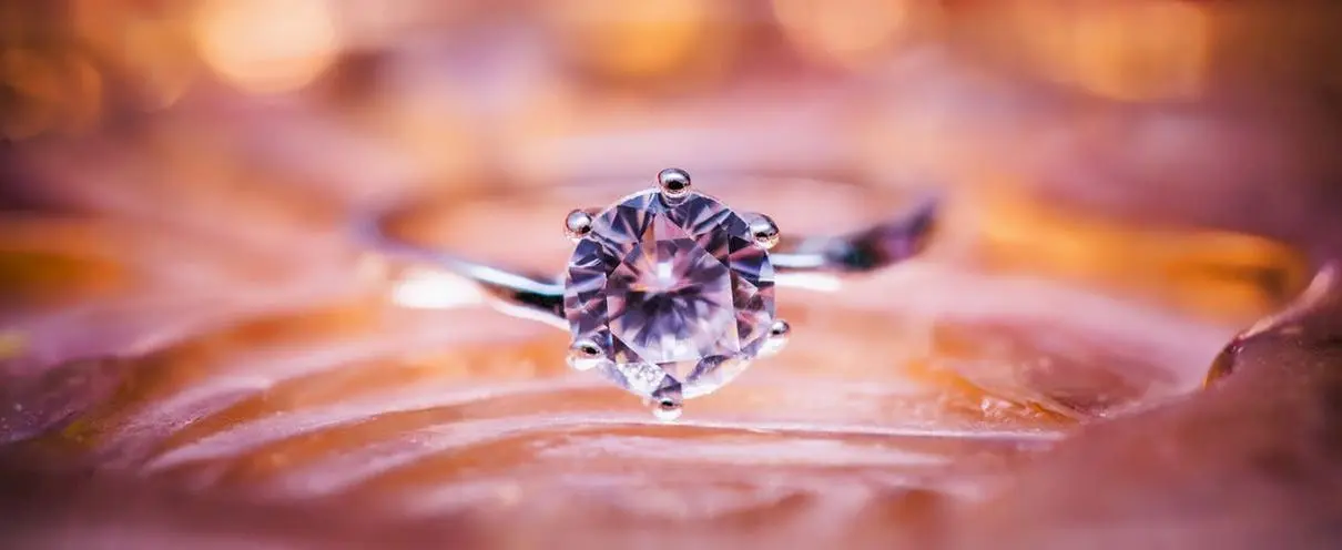 Care este diferența dintre diamant și briliant?
