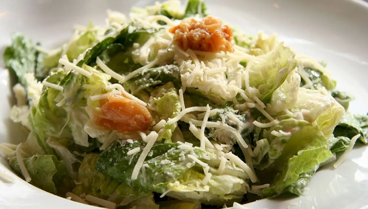 Numele salatei Caesar nu vine de la împăratul roman. Și totuși, de ce se numește astfel?