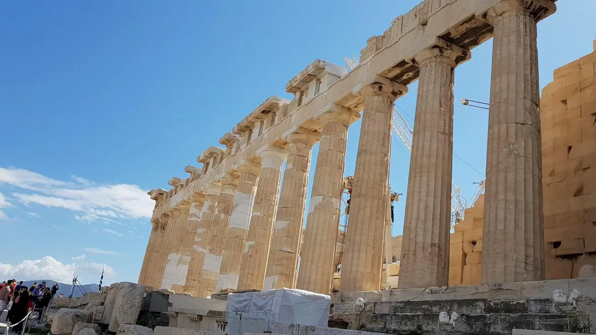 De ce grecii se numesc eleni?