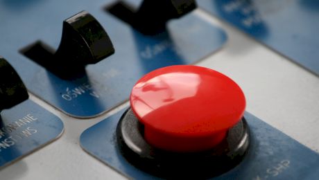 Există un buton roșu care poate declanșa un război nuclear?