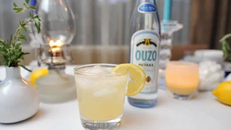 Ce este ouzo? Din ce este făcut ouzo?