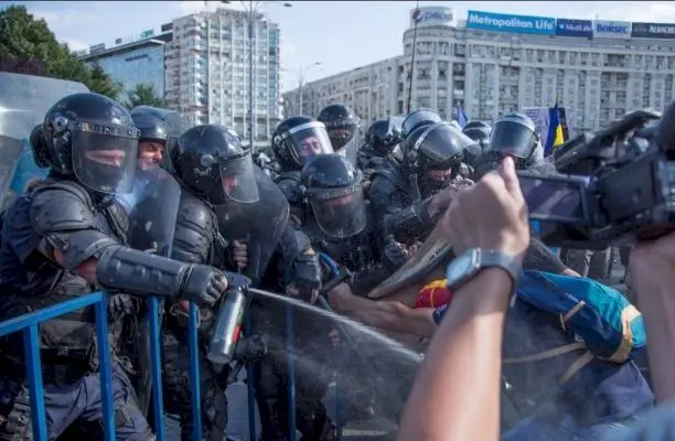 Ce sunt gazele lacriomgene? Care e istoria Jandarmeriei Române?