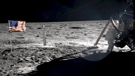 Este adevărat că oamenii nu au fost primele ființe care au ajuns în apropierea Lunii?