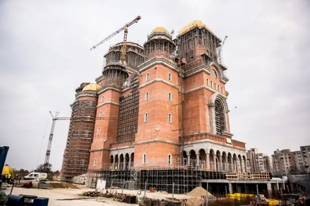 Care este asemănarea dintre Sagrada Familia și Catedrala Mântuirii Neamului?