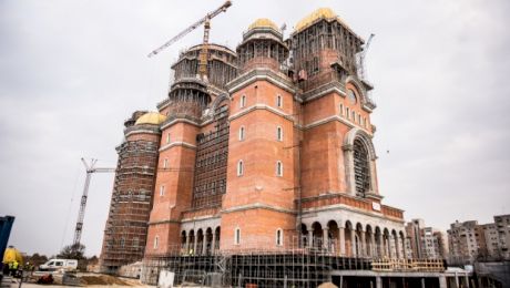 Care este asemănarea dintre Sagrada Familia și Catedrala Mântuirii Neamului?