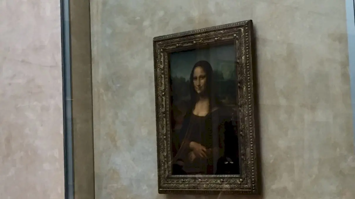De ce Mona Lisa nu mai are gene și sprâncene?
