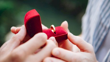 De ce dăruim verighete la nuntă? De ce se poartă pe degetul inelar?