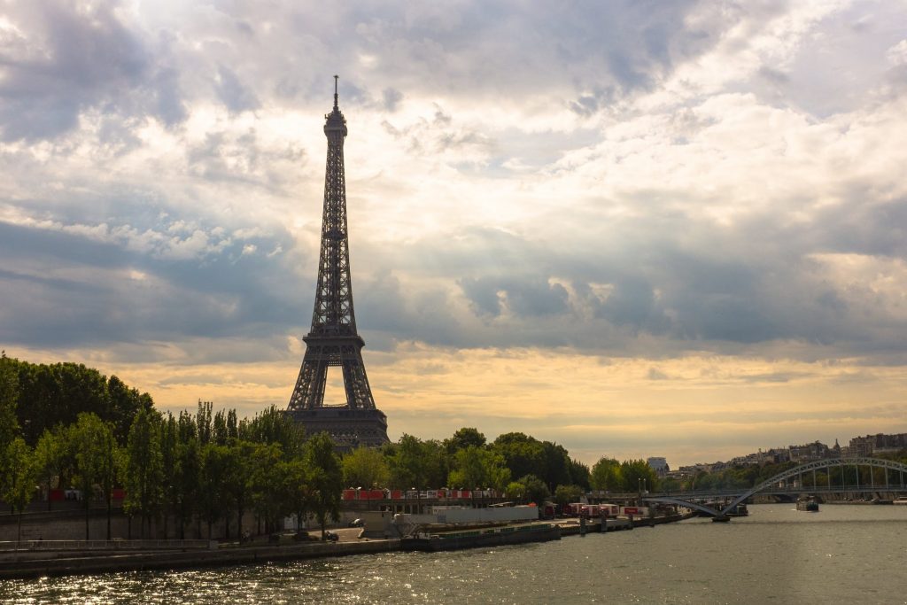 tour eiffel made in romania