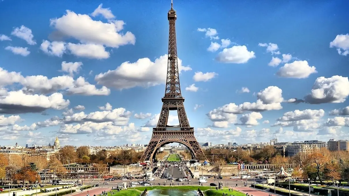 De ce a fost construit Turnul Eiffel?