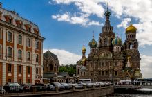 S-a născut în Sankt Petersburg, a mers la școală în Petrograd, s-a căsătorit în Leningrad și a murit în Sankt Petersburg fără să schimbe orașul. Cum e posibil?