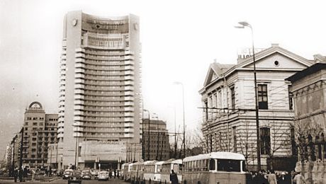 E adevărat că Hotelul Intercontinental este construit pe roți pentru a rezista la aproape orice cutremur?