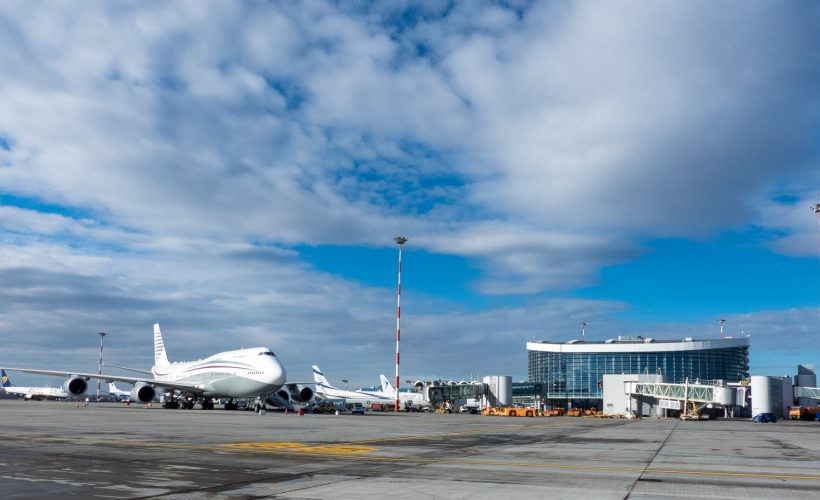 Cât de lungă trebuie să fie pista de aterizare a unui aeroport? Ce lungime au pistele de pe Otopeni?