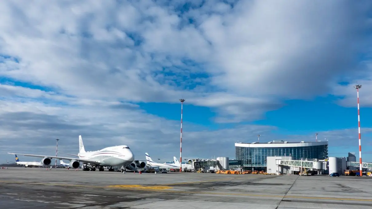 Cât de lungă trebuie să fie pista de aterizare a unui aeroport? Ce lungime au pistele de pe Otopeni?