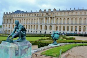 De ce Palatul Versailles a fost construit fără WC-uri?