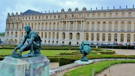 De ce Palatul Versailles a fost construit fără WC-uri?
