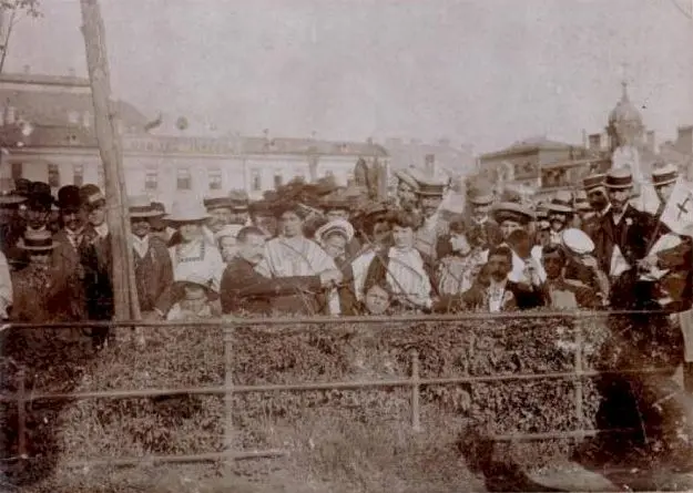 Care este singura fotografie în care Veronica Micle apare alături de Mihai Eminescu? Și „amantul” Caragiale e în cadru!