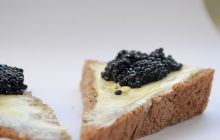 De ce icrele negre sunt atât de scumpe? Cum se obține caviarul?