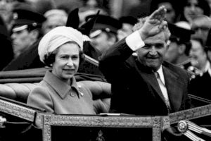 De ce Regina Elisabeta a II-a s-a ascuns de Ceaușescu în spatele unor tufișuri?