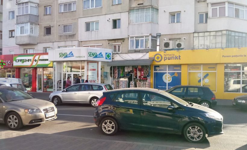 E adevărat că pe strada pe care locuiești poți găsi o farmacie sau o casă de pariuri? Câte farmacii sunt în România?