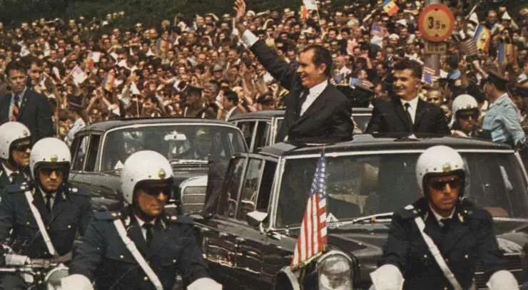 E adevărat că Richard Nixon a mâncat struguri în Piața Obor?