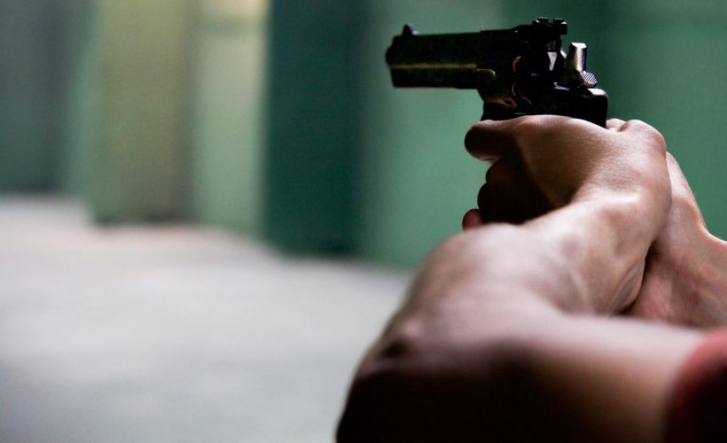 Când au voie să folosească pistolul polițiștii din România?