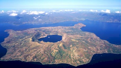 E adevărat că există o insulă cu un lac, ce conține o insulă cu un lac, ce conține o insulă cu… un lac?