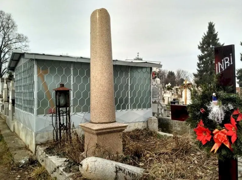 E adevărat că în Ploieşti există un monument funerar în formă de falus?