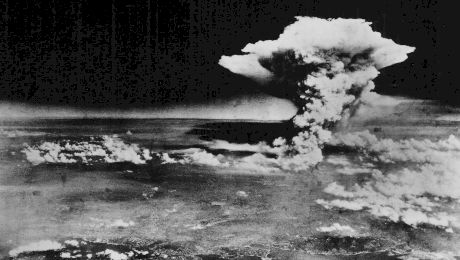 Cum a schimbat o lună de miere destinaţia primei bombe atomice?