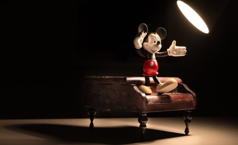 De ce l-au interzis politicienii români pe Mickey Mouse la televizor?