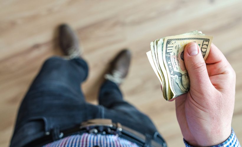 Am putea să trăim fără bani? Cum ar arăta viața fără valoroasele bancnote?