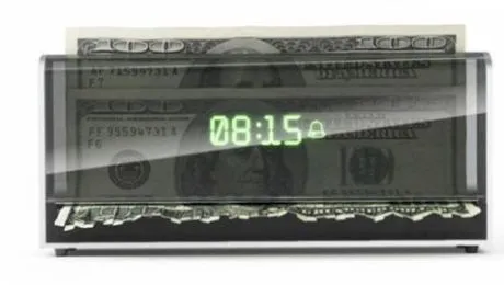 E adevărat că există un ceas care îți toacă banii dacă nu te trezești la timp?