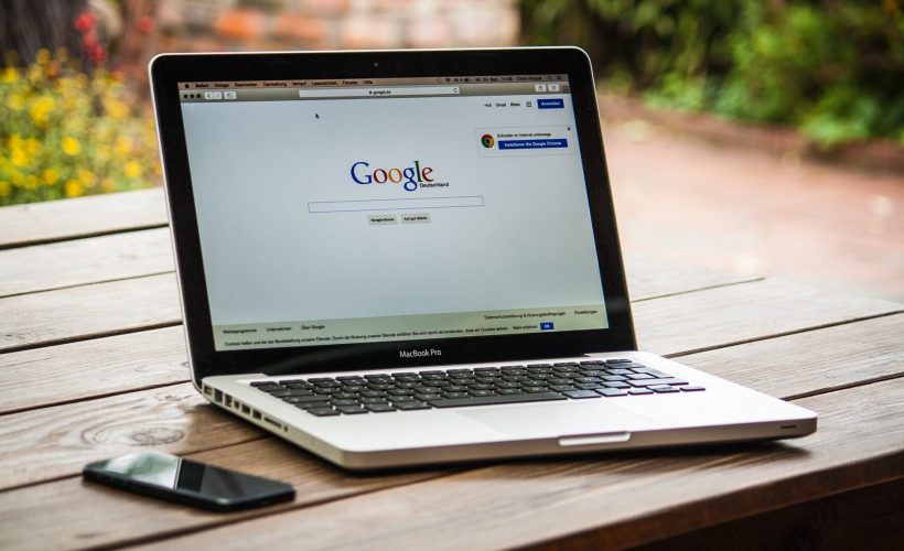 Cum se șterge istoricul Google?