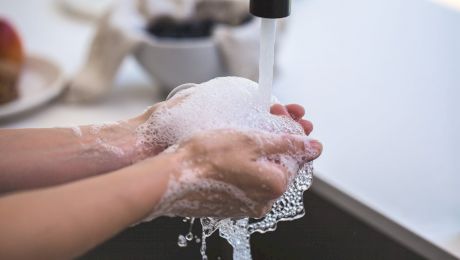 Cine a inventat spălatul pe mâini pentru a stopa răspândirea bolilor?