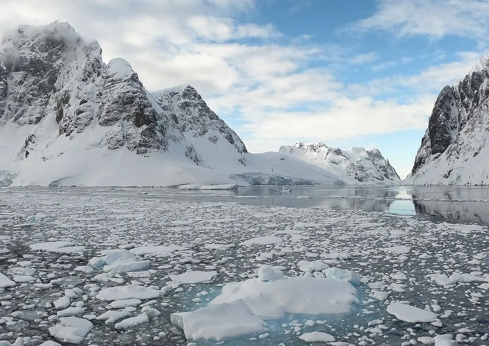 De ce Antarctica nu aparține niciunui stat? Cine a decis să fie astfel?