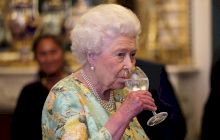 E adevărat că Regina Elisabeta a Marii Britanii bea doar vin românesc?