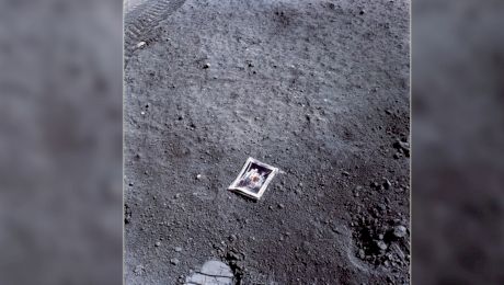 Pe cine reprezintă singura fotografie care se află pe suprafața Lunii? Cine a lăsat-o acolo?