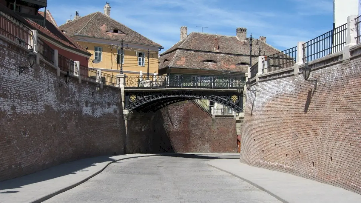 De ce „Podul Minciunilor” din Sibiu se numește astfel? Care este legenda locului?
