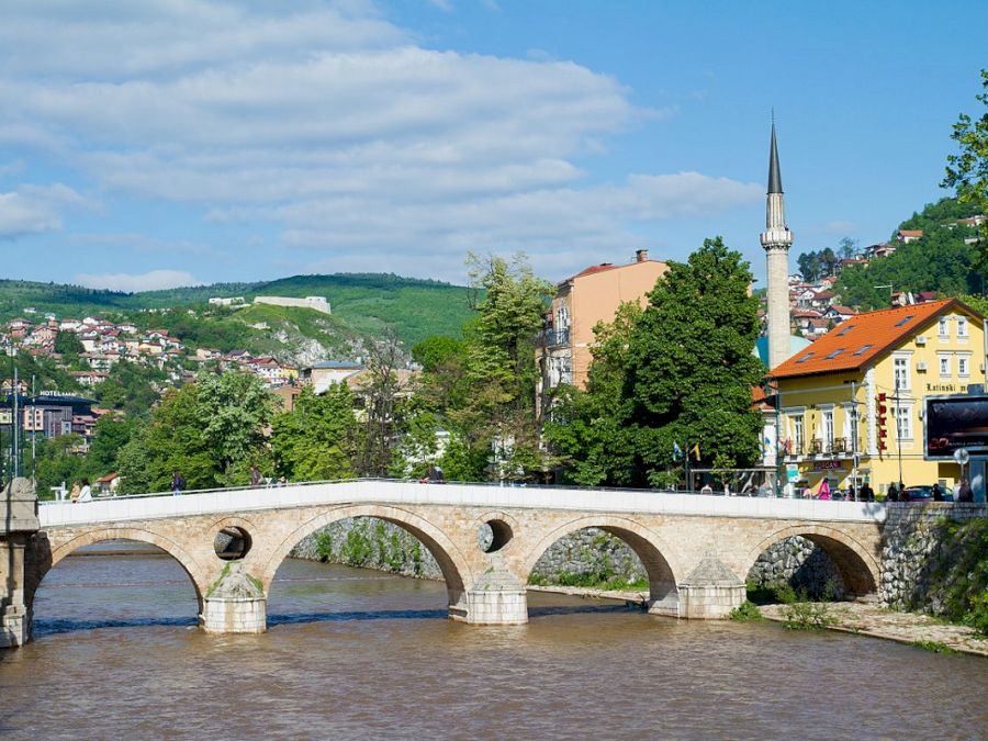 1280px-Latin_Bridge_in_Sarajevo