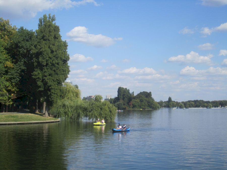 Parcul_Herastrau_park_lake_Bucharest_Bucuresti_Romania_2