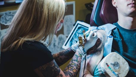 Cum se face un tatuaj? Ce boli poți lua dacă îți faci un tatuaj?