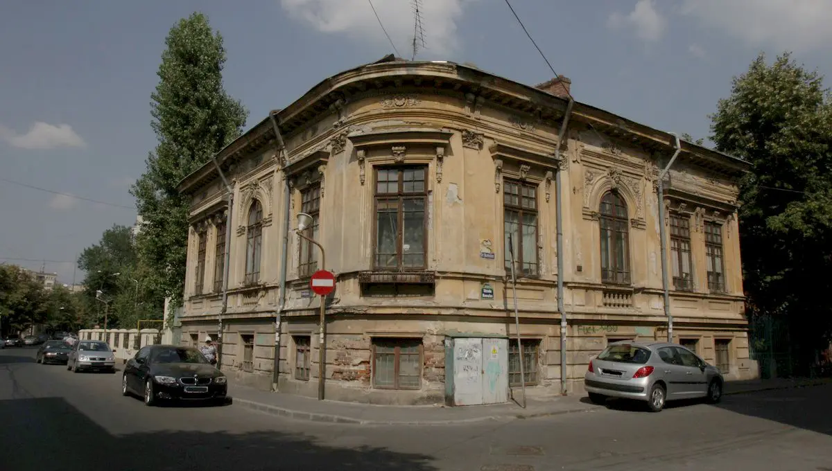 Care e povestea clădirii numită „Casa sângelui negru” din București?