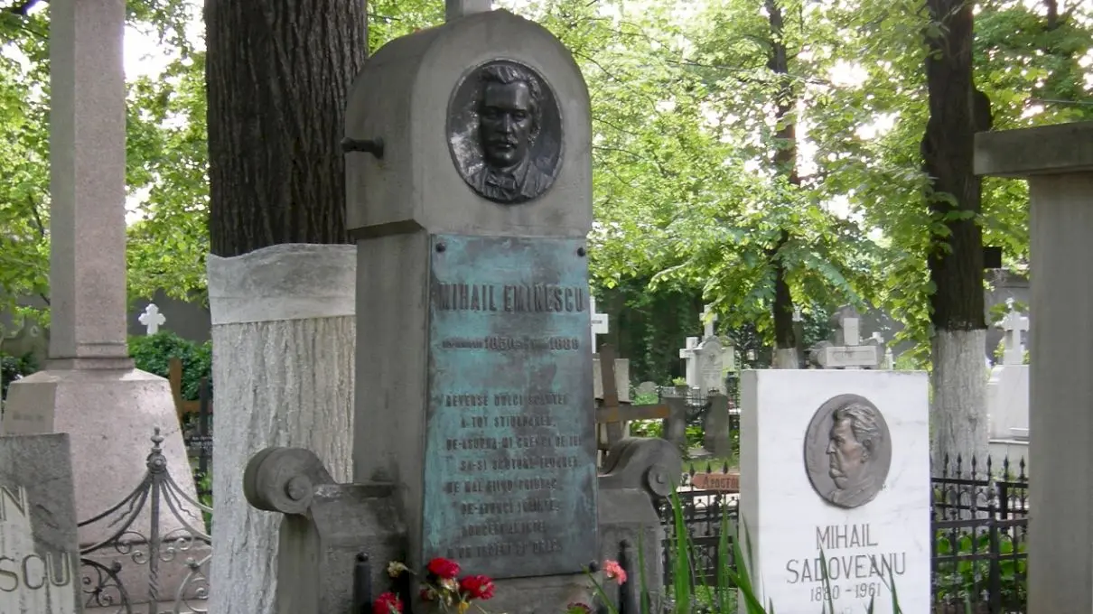 Ce epitafuri stau scrise pe mormintele celebrilor scriitori români?