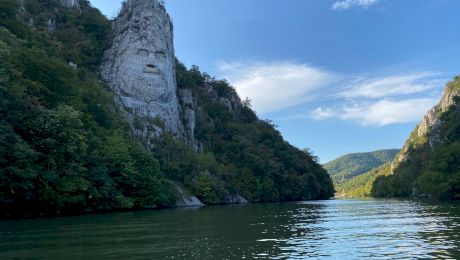De ce locul unde Dunărea face defileu se numește La Cazane?
