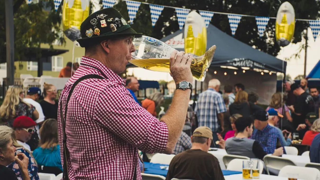 Cum a apărut festivalul Oktoberfest? În câte locuri se sărbătorește?