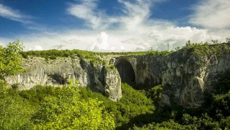 Cum arată cea mai frumoasă peșteră din Bulgaria unde pot fi văzuți „Ochii lui Dumnezeu”?