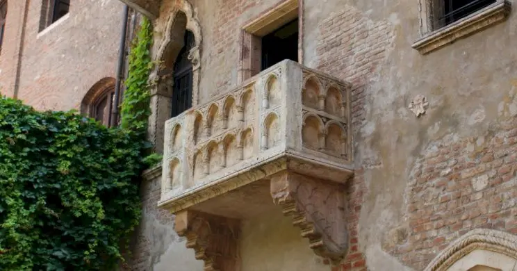 De ce balconul din Verona în care ar fi stat Julieta este o păcăleală?