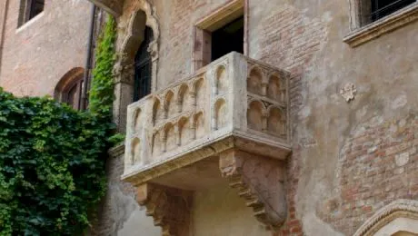 De ce balconul din Verona în care ar fi stat Julieta este o păcăleală?