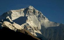 Este adevărat că reprezentanții chinezi „au tăiat” 3 metri din Vârful Everest?