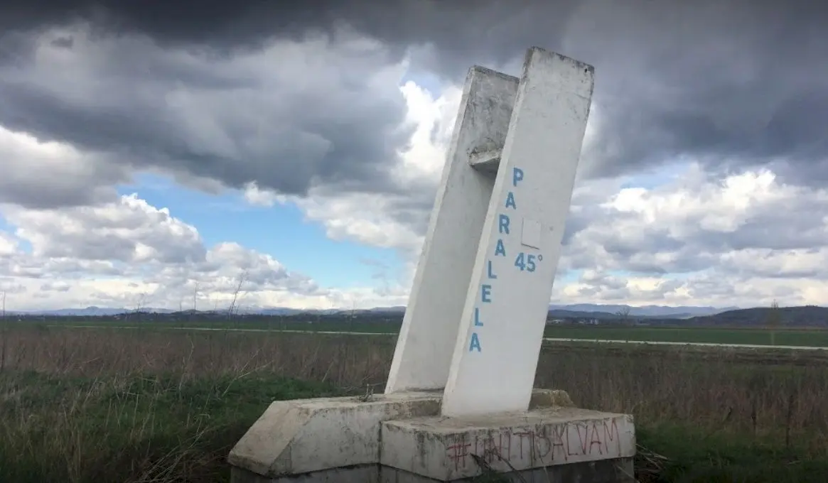 Ce paralele trece prin România? Câte județe și localități traversează aceasta?