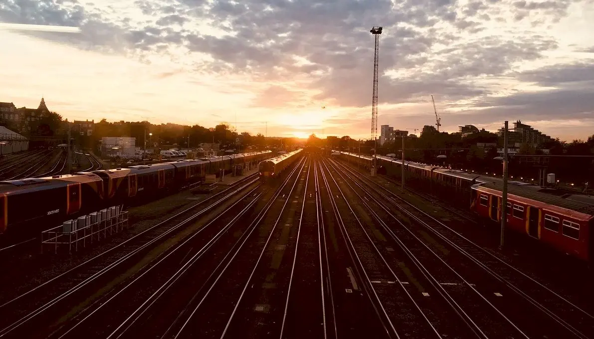 Câte vagoane are cel mai lung tren din lume? Ce greutate are?